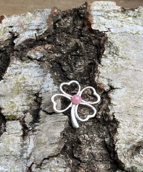 Pendant in sterling silver 925 with 4 mm faceted Tugtupite