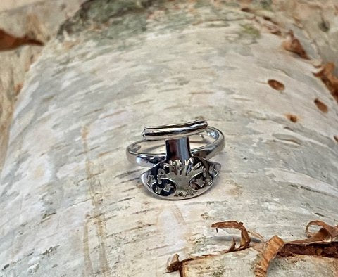 Adjustable ulo-ring with the tree of life in sterling silver 925. Size 54-62